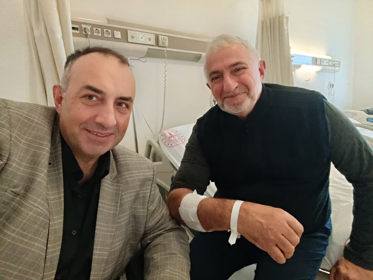Yunus Özçelik ameliyata alındı; Sevenleri dua ve destek için bir araya geldi4